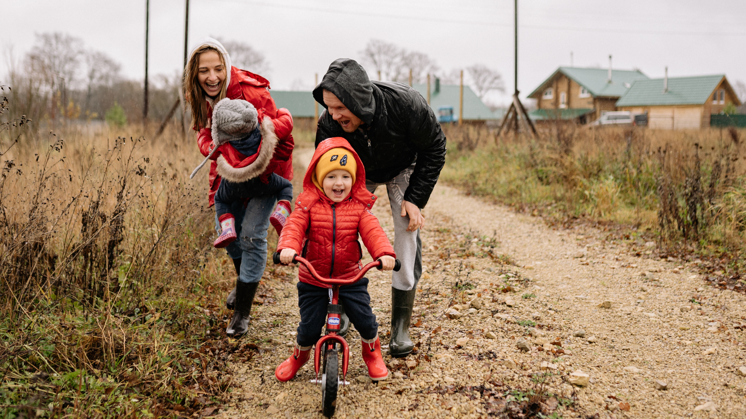 Pessoa cuidando de alguém que ama